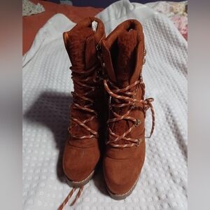 Women's Brown Lace-Up Boots Size 7 1/2 They are new and have a small scratch.